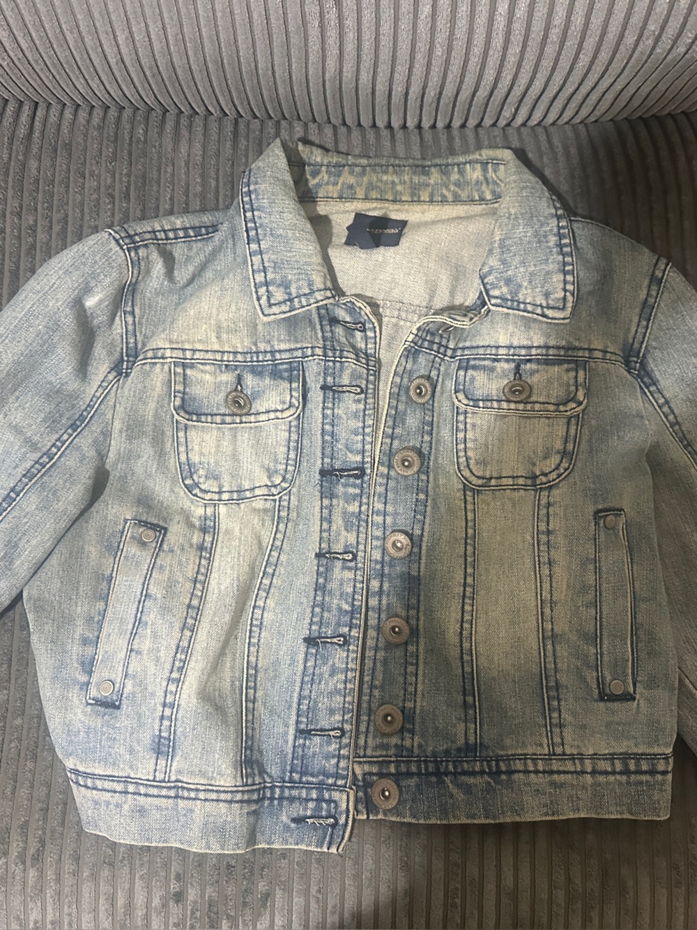 Women’s cropped jean jacket- Size L